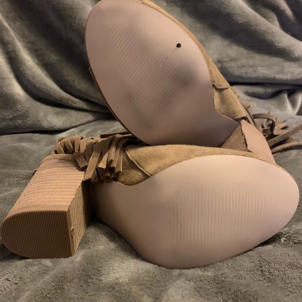 Tan booties with fringe - Picture 4 of 5